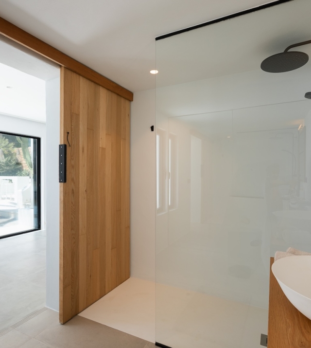 Resa Estates Ibiza for sale villa sea views koop bathroon.jpg